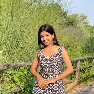 Sweetheart Neck (Black & White) Bagru Hand Print Short Kurti