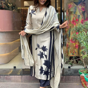 Women’s Khadi Silk Kurta Pant Dupatta Set