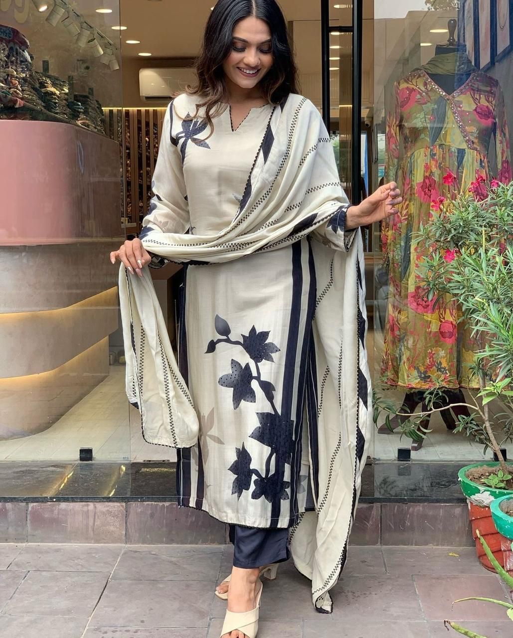 Women’s Khadi Silk Kurta Pant Dupatta Set