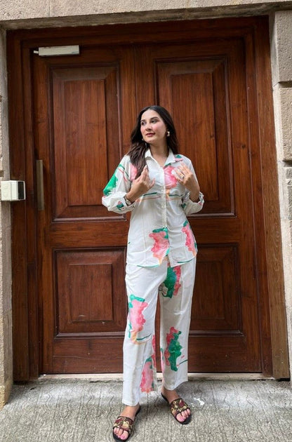 Women’s Fashionable Printed Muslin White-Blue Kurti with Pant – Co-ord Set by Kyra Fashion